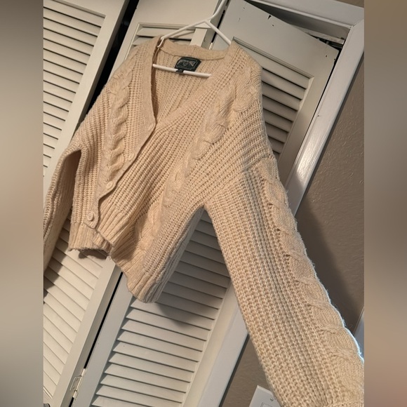 American Eagle Cream Cable Knit Cardigan - Picture 2 of 4